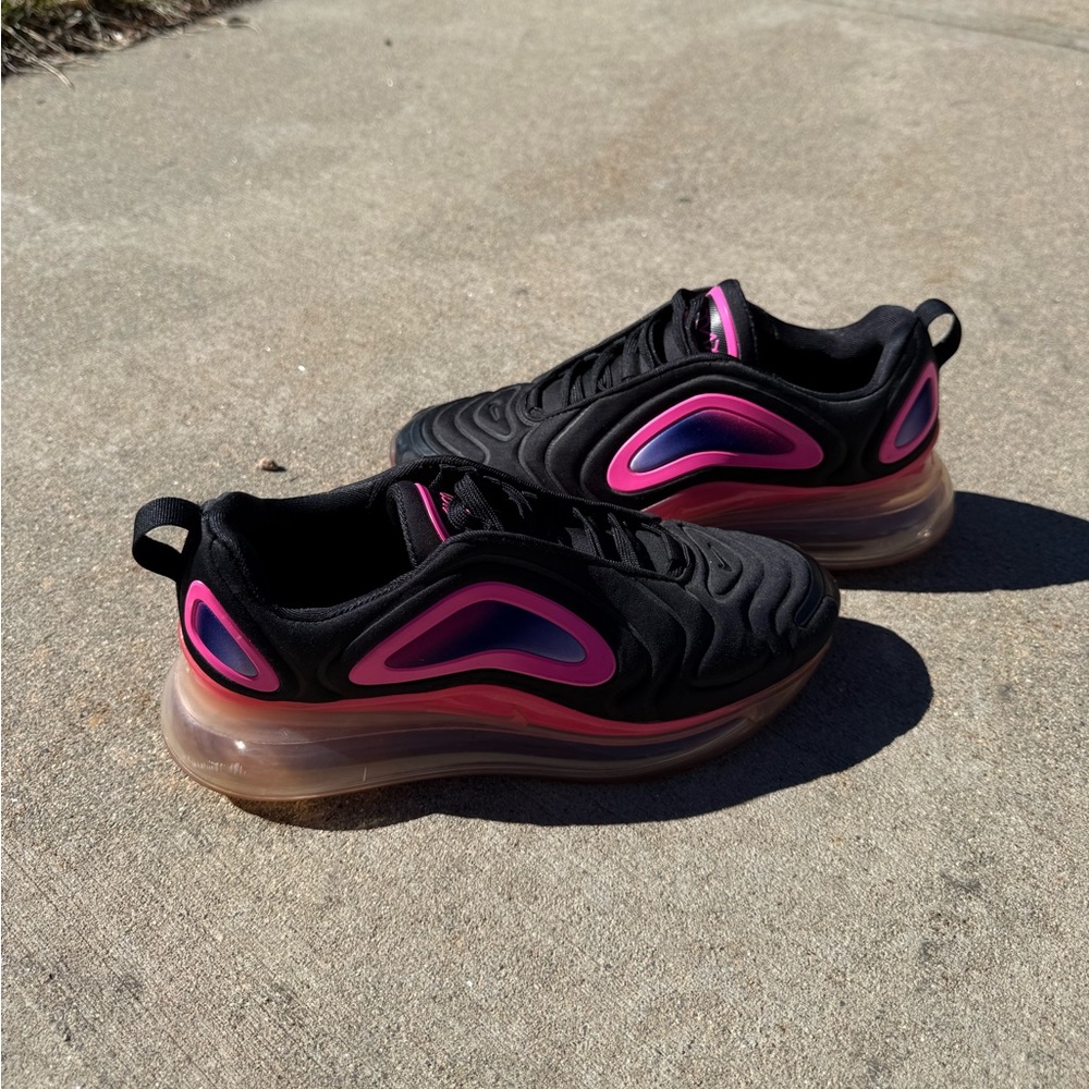 Youth Nike Air Max 720 (size 7Y)